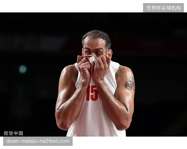 老将哈达迪火线复出驰援后防，其比赛状态将是约旦防线关键变数。